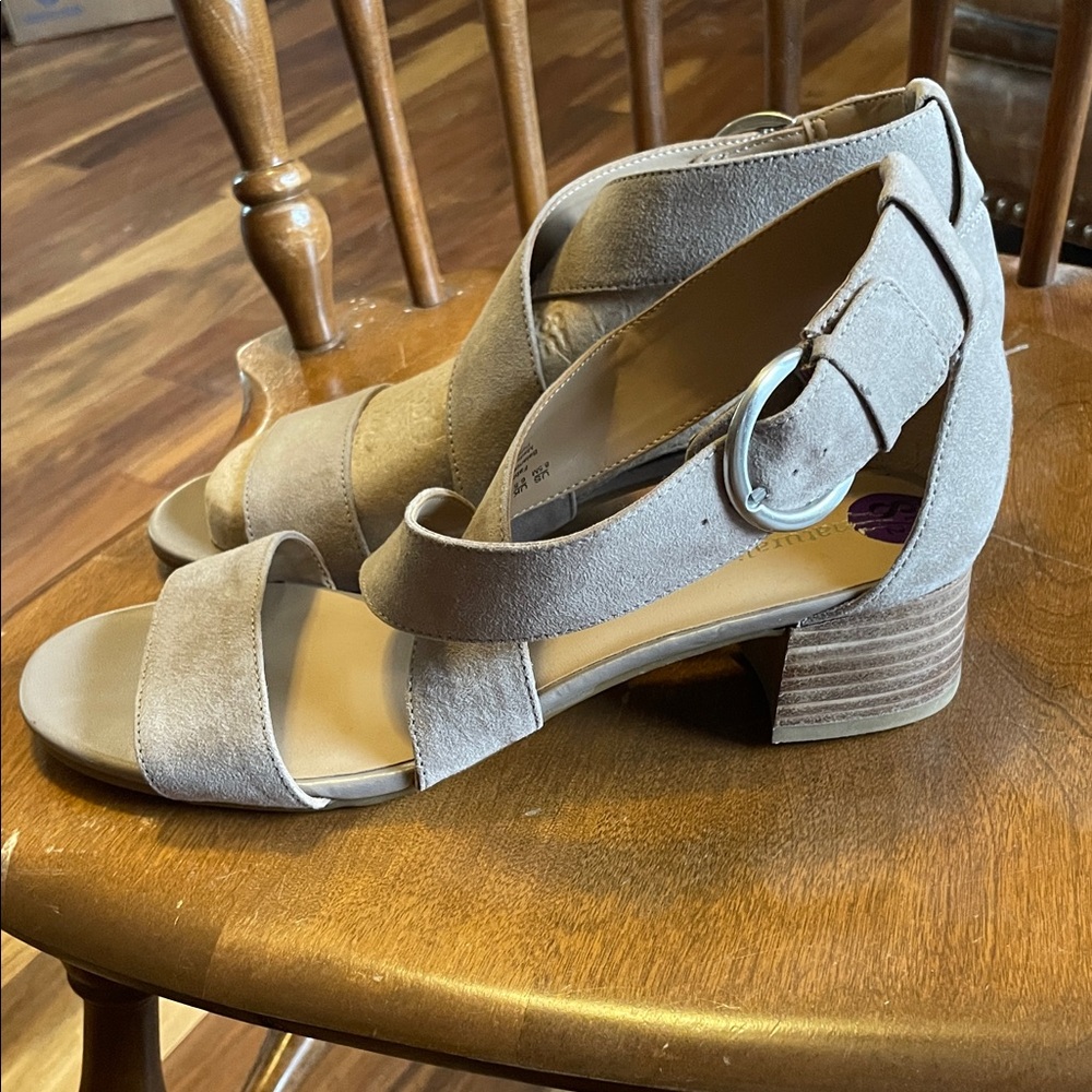 Naturalizer Women's Taupe Strappy Sandals With Heel. Good Condition. Size 8.5M. - Picture 3 of 9